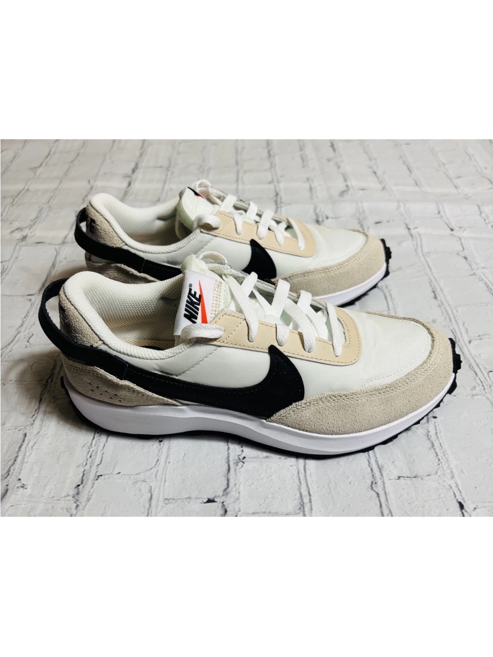 Nike Waffle Debut Women’s 8 Sneakers Sanddrift Black Retro Style Casual Shoes - Picture 2 of 12